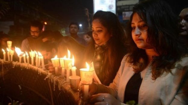 পুলওয়ামার আক্রমণে নিহতদের জন্য ভারতে শোক প্রকাশ