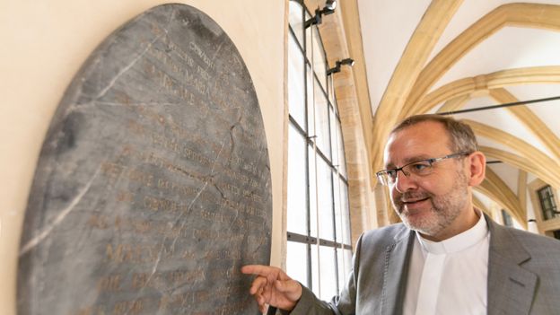 Bamberg Archdiocese official Norbert Jung with the marble gravestone