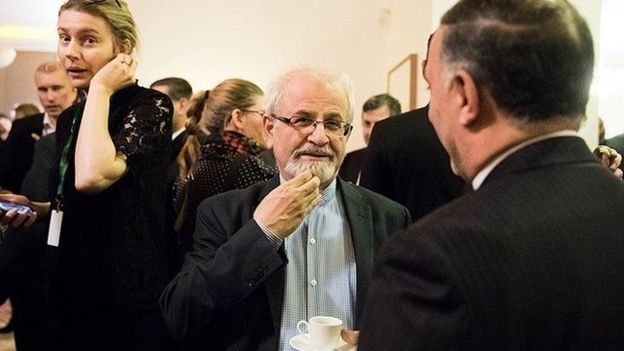 گفته می‌شود محمد کاظم سجادپور، دیپلمات قدیمی‌ ایران ریاست هیأت ایرانی مذاکره‌کننده با احزاب کرد را بر عهده داشته است