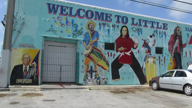 El mural que da la bienvenida a los visitantes a Little Haiti en Miami.