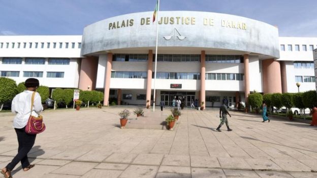 Les auteurs de fuites au bac condamnés au Sénégal - BBC News Afrique