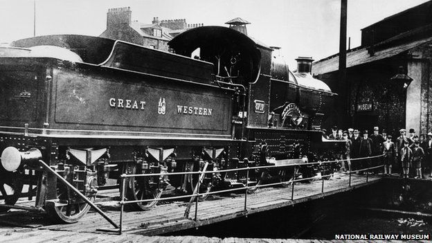 Historic steam engines loaned to Swindon's Steam museum - BBC News