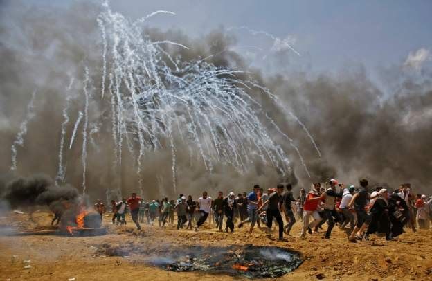 Более 59 палестинцев погибли на границе сектора Газа в день открытия посольства США в Иерусалиме