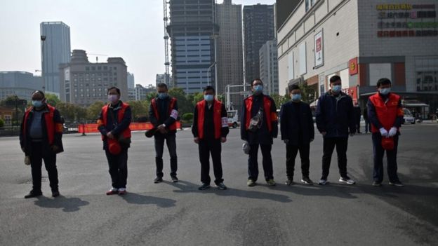 People stop and pay their respects in Wuhan, 4 April 2020