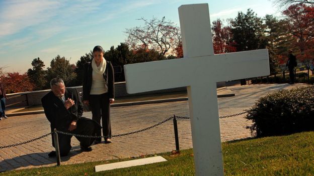 En 2010, Juan Romero visitó junto a su hija Elda por primera vez la tumba de Robert Kennedy en el cementerio de Arlington.