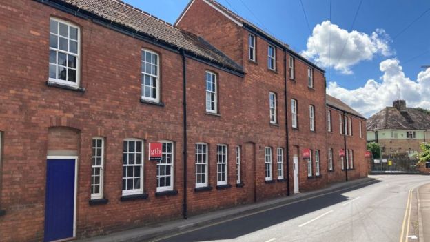 Part of former Taunton police station to become houses - BBC News