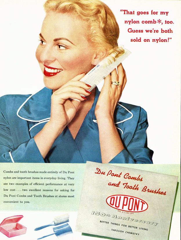 Afiche de una mujer peinándose con una peineta de nylon.