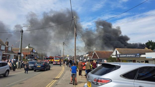 Herne Bay fire: Several vehicles damaged in seafront blaze - BBC News