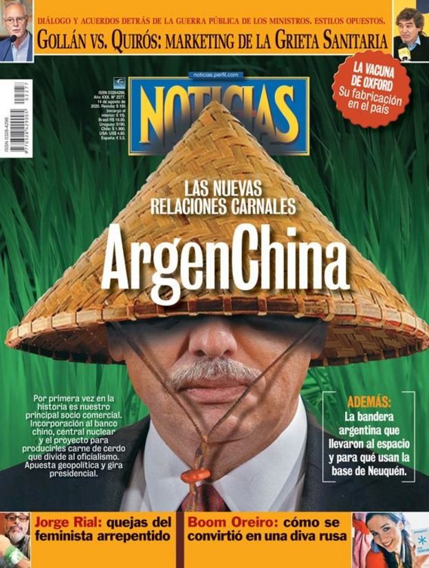 Tapa de la revista Noticias en la que se ve al presidente argentino Alberto Fernández con un sombrero chino, detrás del título Argenchina
