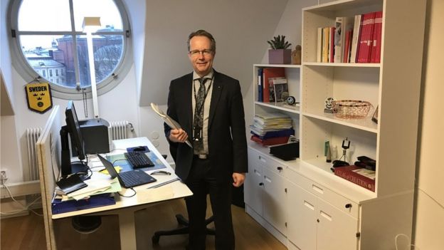 Deputado Per-Arne Håkansson em seu gabinete no Parlamento sueco
