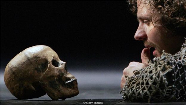 Tarihteki birçok hikâye gibi Hamlet de intikam duygusuyla hareket ediyordu.