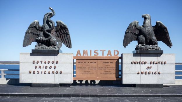 Monumento en la zona fronteriza entre Estados Unidos y México.