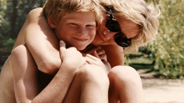 டயானாவுடனான கடைசி அவசர உரையாடலை நினைத்து வருந்தும் வில்லியம் மற்றும் ஹாரி