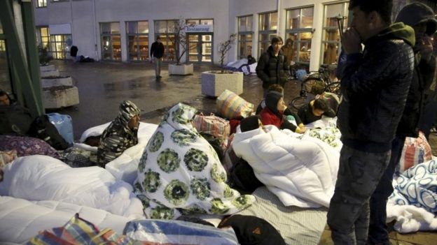 Swedish Government Struggling Over Migrant Crisis Bbc News