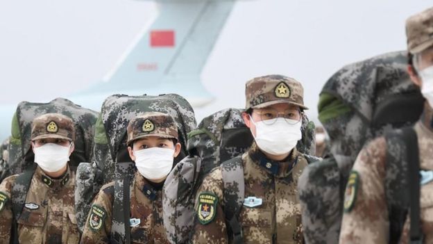 2月2日，中国空运军队支援湖北医疗队抵达武汉天河机场。