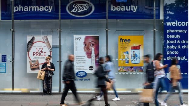 High Street: How many UK shops have closed? - BBC News