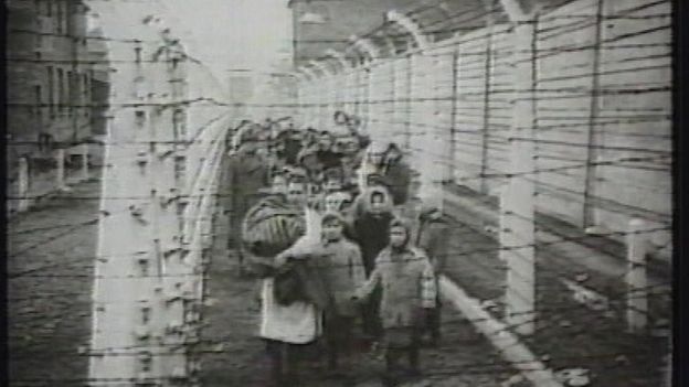 Judeus em campo de concentração não identificado
