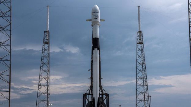 பூமியிலிருந்து விண்வெளிக்கு சென்று மீண்டும் பூமிக்கு திரும்பிய ஸ்பேஸ்எக்ஸ் ராக்கெட்