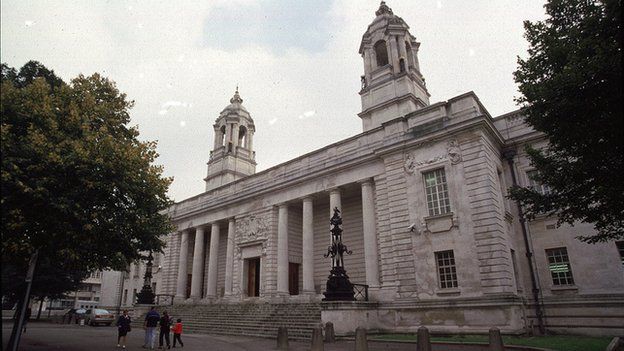 Llys y Goron Caerdydd