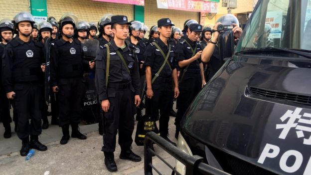 Wukan, China: Villagers rally behind chief after 'confession' - BBC News