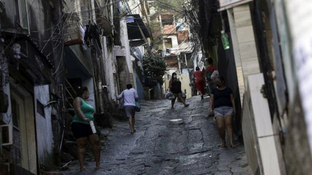 Slum residents in Rio's Rocinha wear face masks to try and protect themselves from coronairus, 29 April 2020