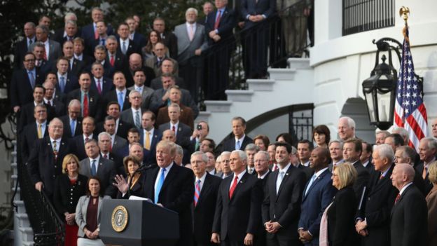 Con el control del Congreso y de la Casa Blanca, los republicanos pudieron acordar unilateralmente el recorte de impuestos de 2017.