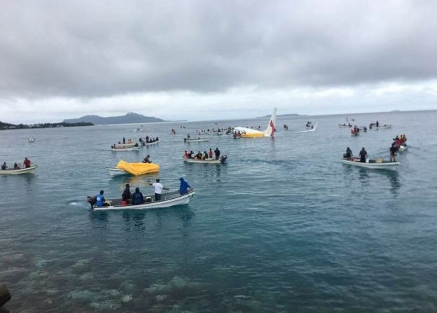 Pesawat Air Niugini jatuh di laguna Mikronesia