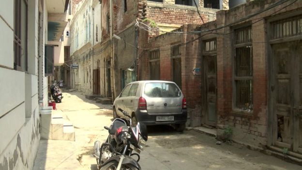 70 வருடங்களுக்கு பிறகு மூதாதையரின் வீட்டை பார்த்த பாகிஸ்தானின் சஃபியா