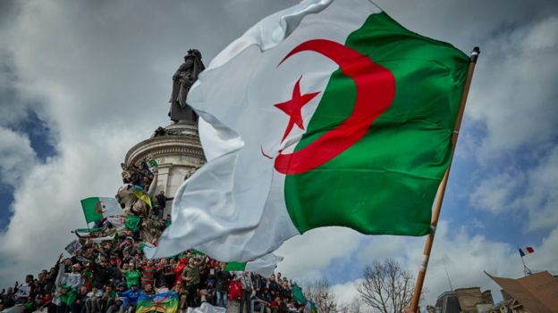 Depuis deux semaines, le président Bouteflika a fait face à une contestation inédite en 20 ans de pouvoir.