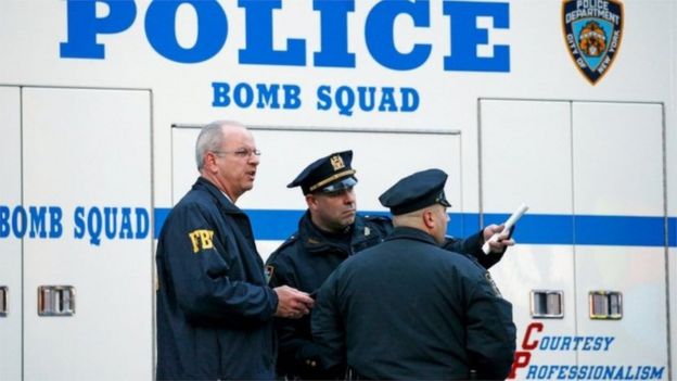 هرعت فرق التعامل مع المتفجرات إلى موقع التفجير