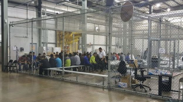 Adolescentes indocumentados en un centro de detención en Texas.