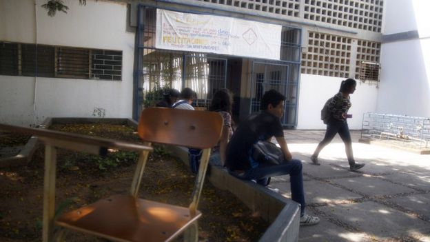 La Escuela de Petróleos se ve cada vez más desolada por el aumento de la deserción de estudiantes. Foto. Humberto Matheus