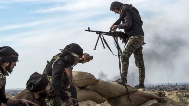 আইএস-বিরোধী যুদ্ধে এসডিএফের যোদ্ধারা