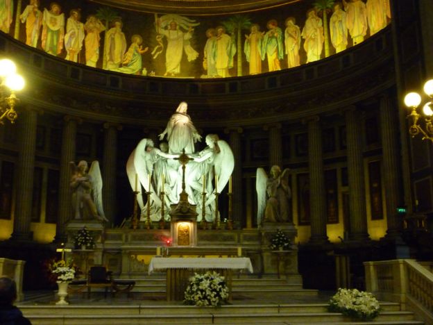 法國巴黎瑪利亞瑪達肋納教堂內的雕塑