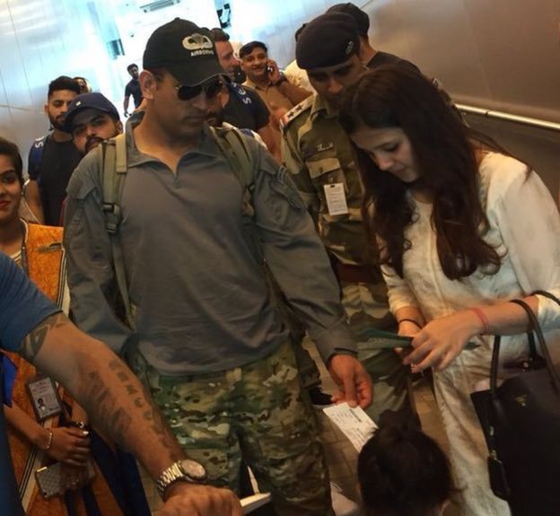 சென்னையிலிருந்து விடைபெற்ற சி.எஸ்.கே வீரர்கள்; ட்விட்டரில் உருக்கம்