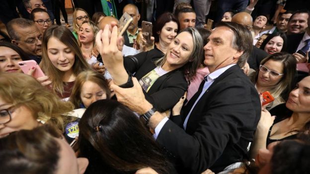 Bolsonaro'nun kadınlardan aldığı destek yeni bir kamuoyu yoklamasına göre yüzde 18'den 24'e çıktı.
