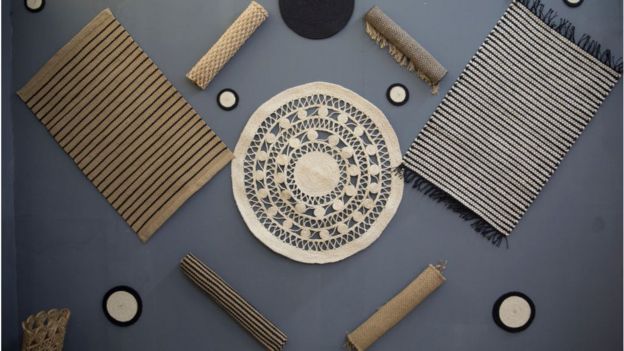 পাটের তৈরি বিভিন্ন আকারের ফ্লোরম্যাট।