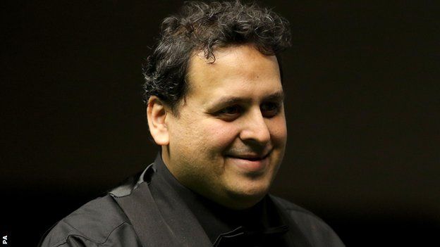 Leo Fernandez celebrates victory against world number three Ding Junhui in round one at the Barbican