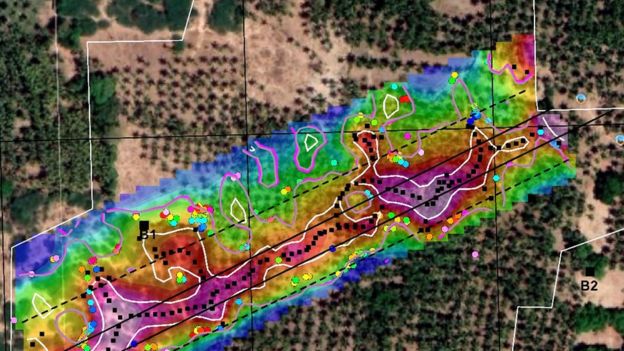மேக்னடோமீட்டர் மூலம் ஆய்வுசெய்ததில் நிலத்தடியில் உள்ள சுவர் கண்டறியப்பட்டது.