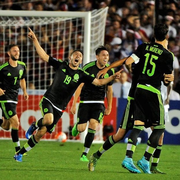 Los jugadores mexicanos celebran