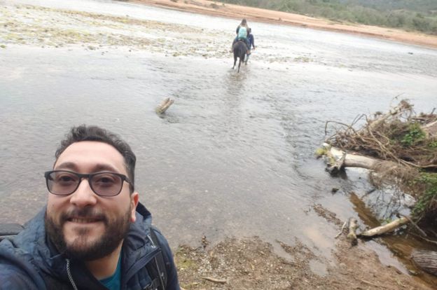 Daniel Gatica frente al río Bermejo