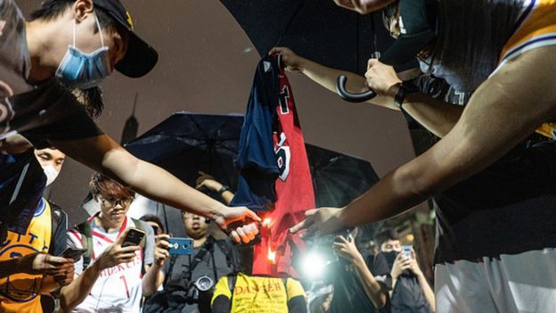 Protesters burn the jersey of Lebron James