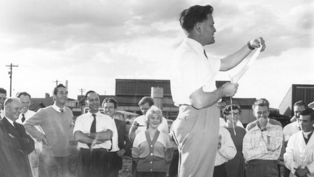 David com os colegas do Laboratório de Pesquisa Aeronáutica, 1958