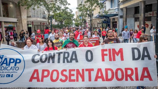 ManifestaÃ§Ã£o contra reforma da PrevidÃªncia em Curitiba