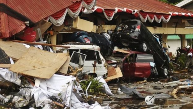 Kerusakan akibat gempa dan tsunami di sekitar pesisir pantai jalan Raja Moili Palu Timur, Palu, Sabtu (29/9).