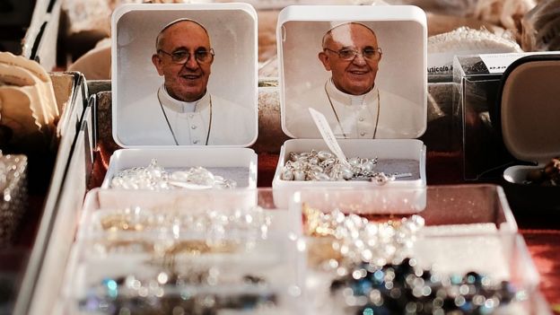 Souvenires do papa Francisco no Vaticano