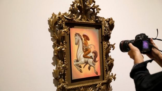 Man takes a photo of the Zapata painting