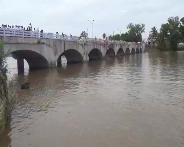 ஈரோட்டில் வெள்ளம்: கிராமங்களில் உட்புகுந்த நீர்; ஆய்வு செய்த முதல்வர்