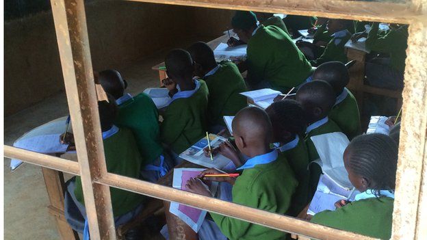 Ученики в классе подготовительной школы Leaders Vision в Ндалате, Кения