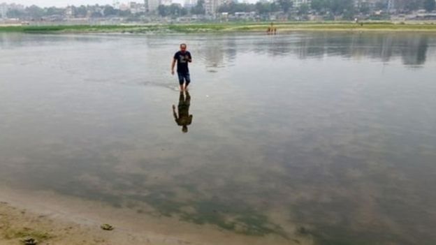 à¦¬à§à¦°à¦®à§à¦®à¦ªà§à¦¤à§à¦° à¦¨à¦¦à§‡à¦° à¦à¦‡ à¦œà¦¾à¦¯à¦¼à¦—à¦¾à¦Ÿà¦¾ à¦¹à§‡à¦à¦Ÿà§‡à¦‡ à¦ªà¦¾à¦¡à¦¼à¦¿ à¦¦à§‡à¦¯à¦¼à¦¾ à¦¯à¦¾à¦¯à¦¼à¥¤ à¦¸à¦°à§à¦¬à§‹à¦šà§à¦š à¦—à¦­à§€à¦° à¦¯à§‡ à¦…à¦‚à¦¶à¦Ÿà¦¿ à¦¸à§‡à¦–à¦¾à¦¨à§‡à¦“ à¦ªà¦¾à¦¨à¦¿ à¦¹à¦¾à¦à¦Ÿà§à¦° à¦“à¦ªà¦°à§‡ à¦¨à¦¯à¦¼